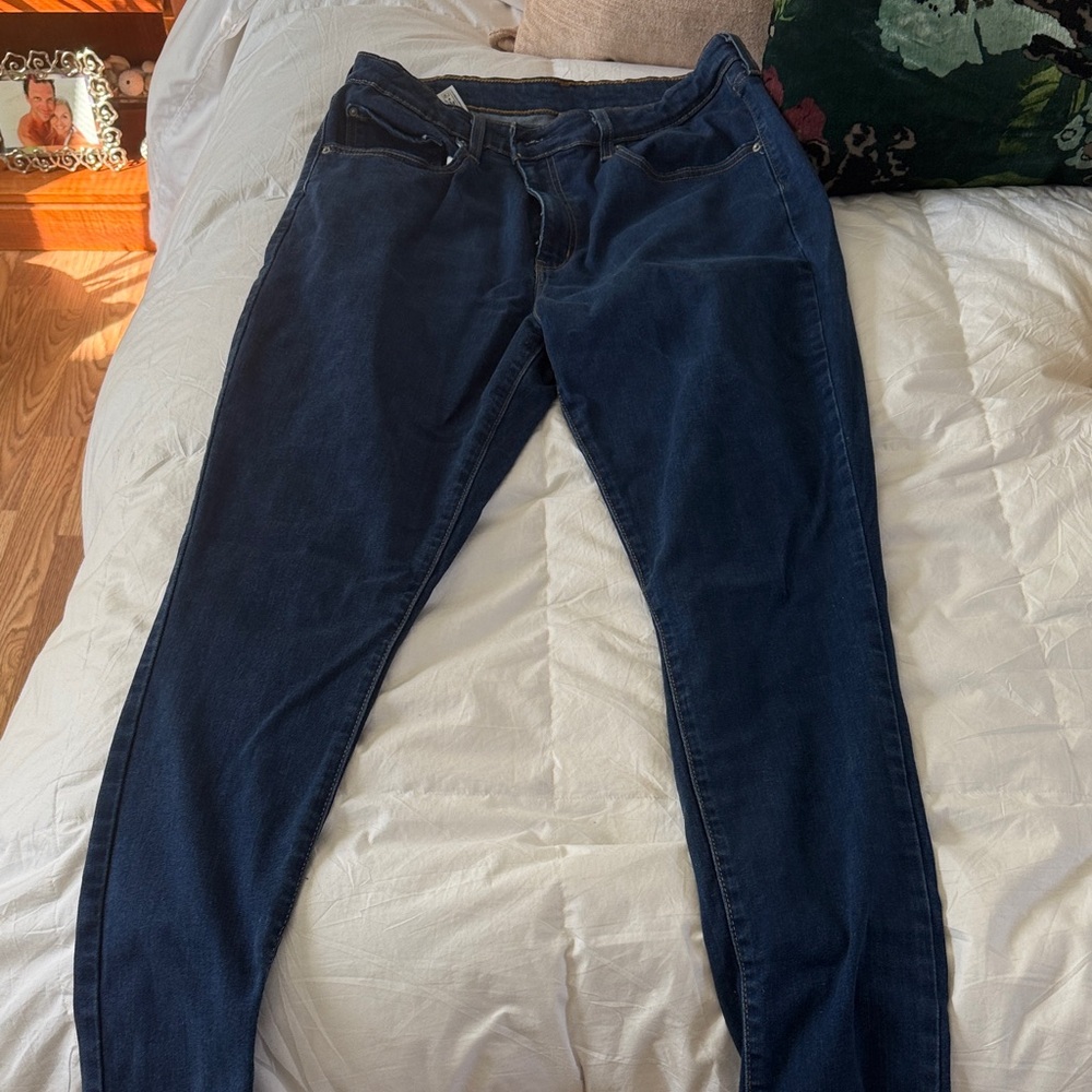Levi Strauss & Co women stretch jean with tapered leg